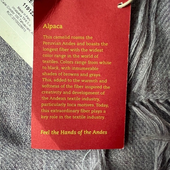 NWOT KUNA 100% baby Alpaca SCARF pale lavender purple w. fringe made in Peru - Picture 7 of 7